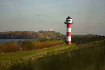 Leuchtturm im alten Land nahe dem Lühe Anleger