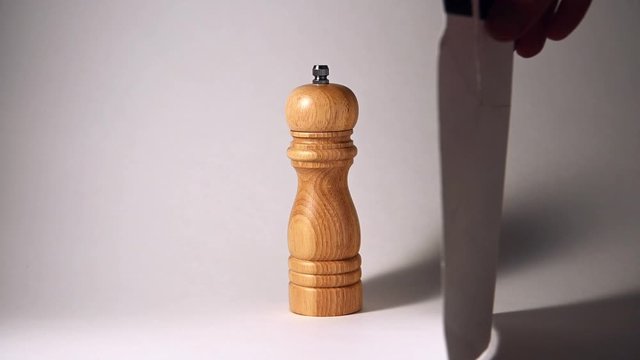How light reflection works in photography. Using a white reflector. visible example