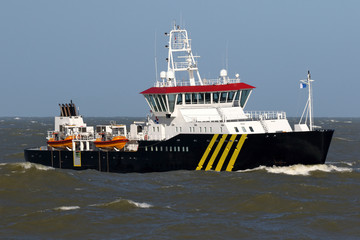 Das Lotsenschiff erreicht den Hafen