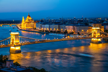 Fototapeta na wymiar Panoramic of Chain Bridge and Parliament in Budapest at dusk