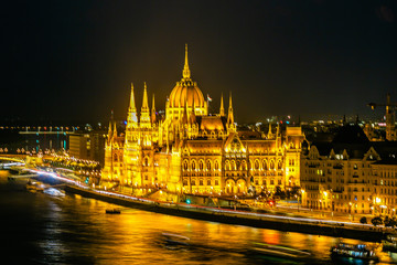 Naklejka na ściany i meble The Hungarian parliament at night