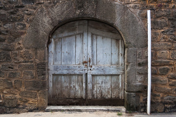 Fototapeta na wymiar old door in old construction wood