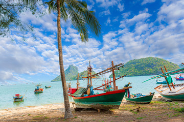 Fototapeta na wymiar Cruise on a beautiful tropical beach on an island in Thailand.