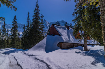Tatry - szałasy w Dolinie Gąsienicowej zimą © slawjanek