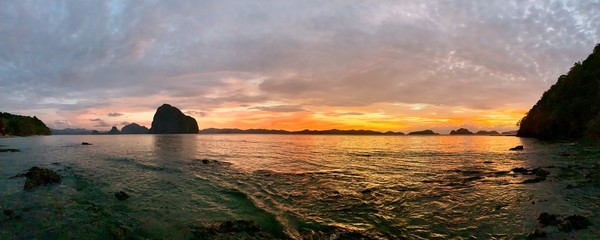 Plakat Sunset from the beach in El Nido