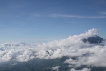 Naklejka premium clouds over the mountains