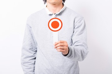 OKサインをする男性