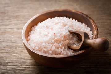 bowl of pink himalayan salt