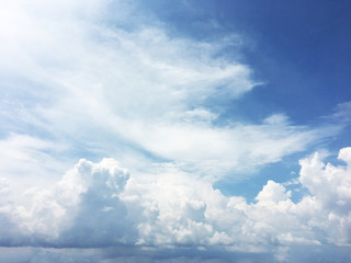 Obraz premium Beautiful blue sky with clouds background