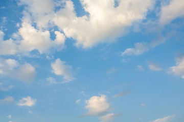Fototapeta na wymiar White fluffy cumulus clouds in the blue sky