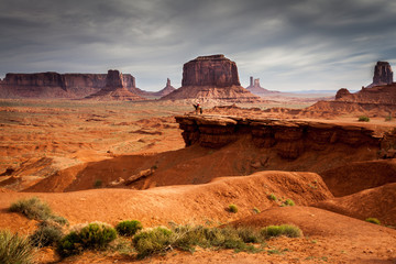 Fototapeta na wymiar A rider sits atop his horse at Ford Point in monument valley