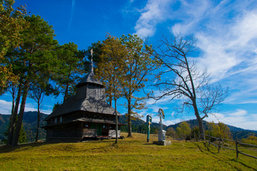 Fototapeta na wymiar autumn mountains and old wooden church
