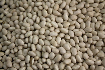 Fully scattered white beans