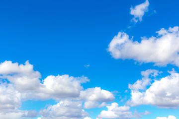 Obraz na płótnie Canvas Ñlear Blue Sky Background with White Fluffy Clouds