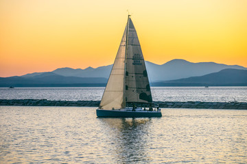 Fototapeta na wymiar Sailboat & Sunset