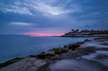 Naklejka premium Sunset at rocks