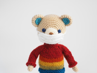 かわいい熊の編みぐるみ