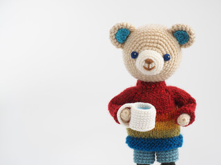 かわいい熊の編みぐるみ