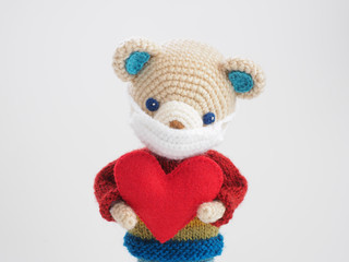 かわいい熊の編みぐるみ