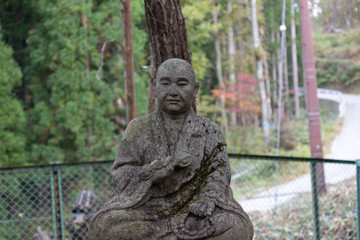Fototapeta na wymiar 山の中の弘法大師（鑑真）の石像　日本の仏教の立役者