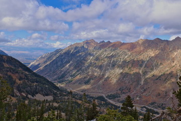 Fototapeta na wymiar View of Little Cottonwood Canyon high up on ridge leading to Hidden Peak