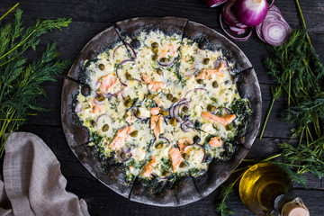 Czarna pizza, pizza, kuchnia włoska