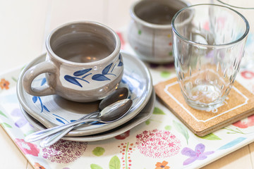 Obraz na płótnie Canvas Porcelain coffee cups and mugs laid on the table