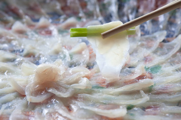 フグの刺身 © なってぃ