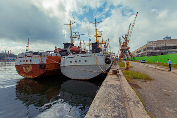 Fototapeta premium Old rusty ships stand at the pier in the Golden Horn Bay. Old ships at the factory awaiting repair.