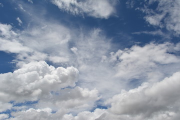 Obraz premium Cielo con grandes nubes 