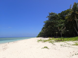 南の島の海と青空と白い砂