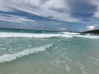 Plage des Seychelles. Océan indien. Une île paradisiaque. 