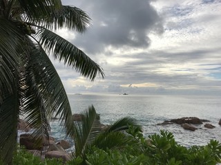 Plage des Seychelles. Oc&eacute;an indien. Une &icirc;le paradisiaque. 