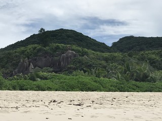 Plage des Seychelles. Oc&eacute;an indien. Une &icirc;le paradisiaque. 