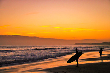 Fototapeta na wymiar Sunrise surf