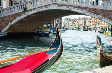 Fototapeta na wymiar Ancient gondola in Venice