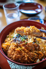 日本の食べ物　カツ丼