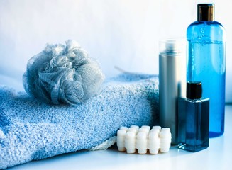 Obraz na płótnie Canvas men's shower or bath set. A set of shower gel, shampoo, soap and towel