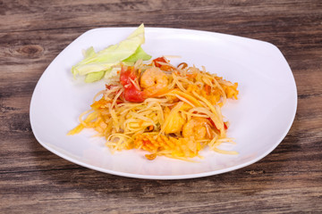 Thai salad with papaya and prawn