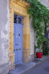 Obraz na płótnie Canvas Entrance of the house in classic style