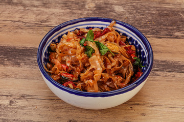 Asian wok noodle with mussels