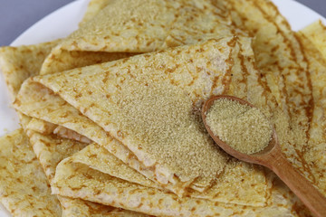 crêpes bretonnes sur une table