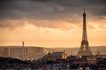 Fototapeta na wymiar Paysage de Paris au coucher de soleil