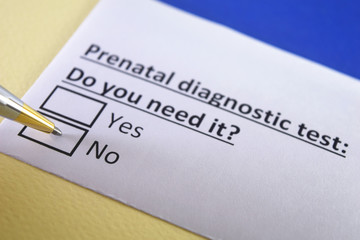Obraz premium One person is answering question about prenatal diagnostic test.