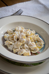 tortellini alla panna fatti in casa