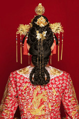 The back hair style of women in ancient red dress