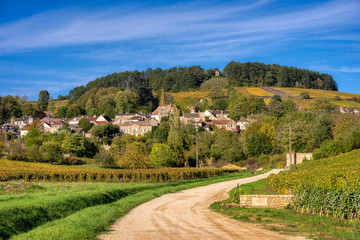 village bourguignon en automne