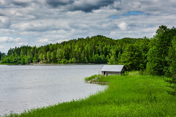 Bootshaus am Ufer in Schweden