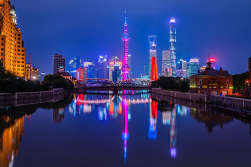 Fototapeta na wymiar Shanghai city skyline, Panoramic view of shanghai city skyline and Huangpu river, Shanghai China