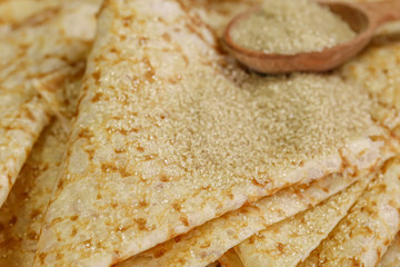 crêpes bretonnes sur une table